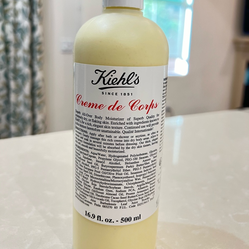 Kiehl’s Creme de Corps Refillable Body Lotion with Cocoa Butter 500ml